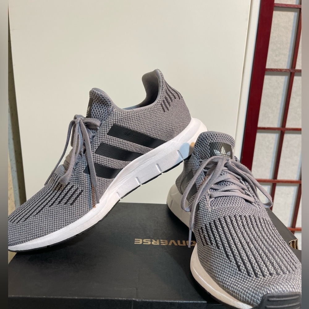 Adidas Originals Swift Run Mens Trainers Sneakers grey Size 10.5